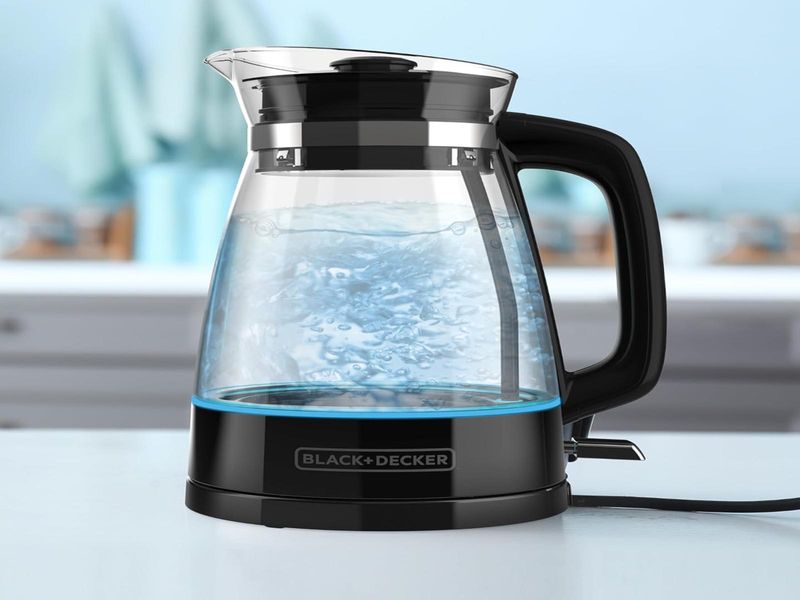 TETERA ELECTRICA BLACK DECKER-1.7 LTS-LUZ LED-APAGADO AUTOMATICO-BASE GIRATORIA NEGRO